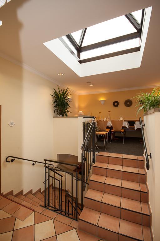 Linde Restaurant & Hotel Nussloch ภายนอก รูปภาพ