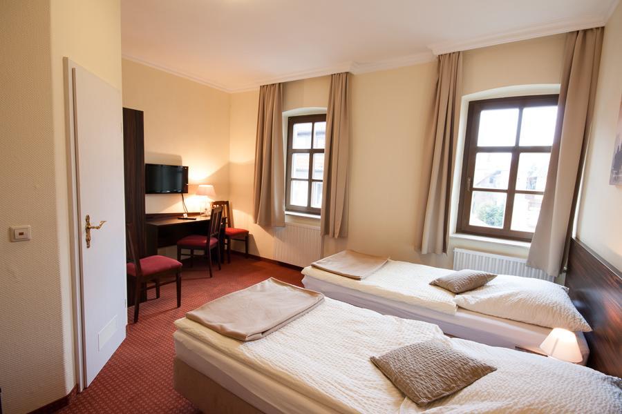 Linde Restaurant & Hotel Nussloch ภายนอก รูปภาพ