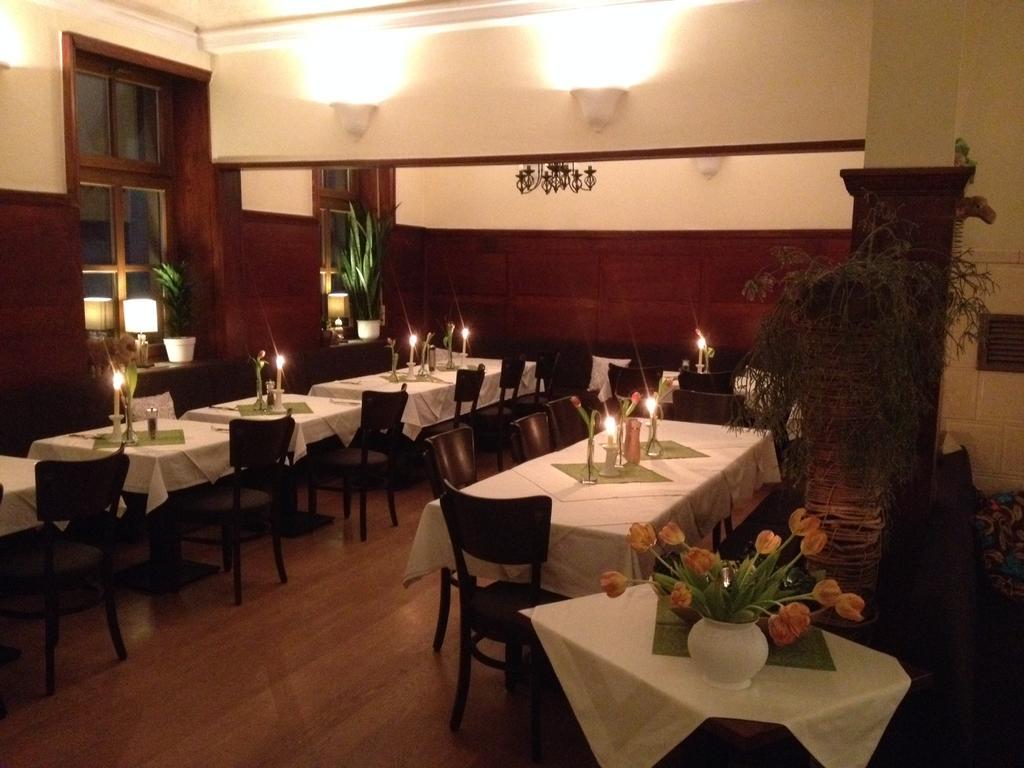 Linde Restaurant & Hotel Nussloch ภายนอก รูปภาพ